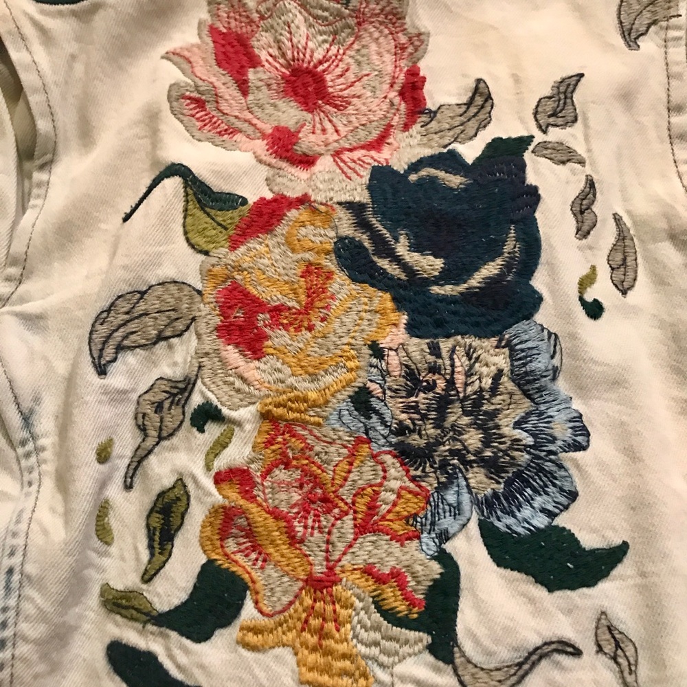 NWT Blank NYC Embroidered & studded jean jacket - Picture 4 of 8